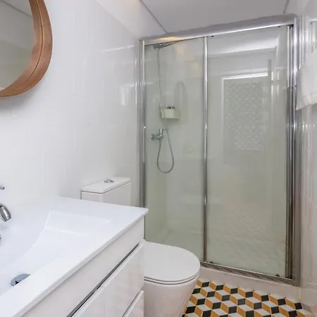 Διαμέρισμα Cost Parking - Private Garden - Almada 392 *